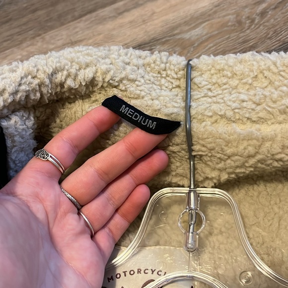 Bike Shed women’s motorcycle jacket with removable armour - Picture 5 of 8